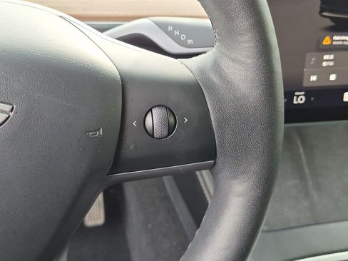 Used 2024 Tesla Model Y Long Range AWD/4WD image 20