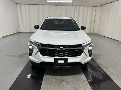 Used 2025 Chevrolet Trax RS w/ Sunroof Package FWD image 3