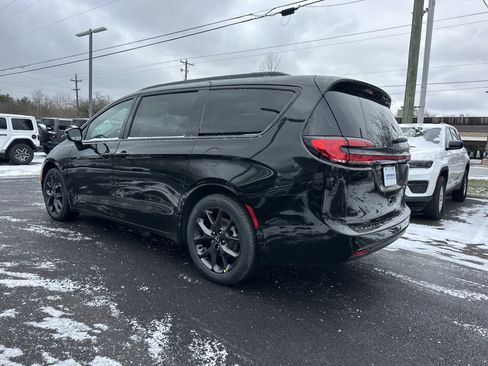 New 2026 Chrysler Pacifica Select image 23