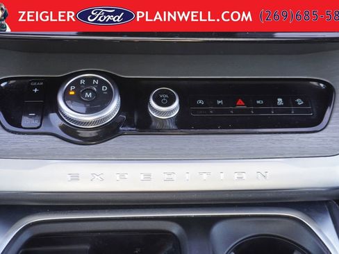 Used 2025 Ford Expedition Max Platinum AWD/4WD image 27