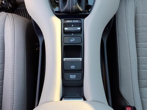 Used 2025 Honda HR-V LX image 10