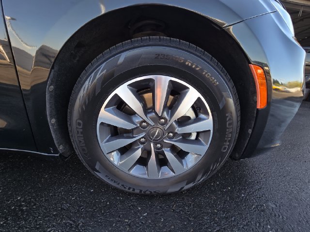 Certified 2022 Chrysler Pacifica Touring-L FWD image 30