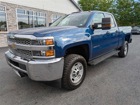 Used 2019 Chevrolet Silverado 2500 W/T AWD/4WD image 2