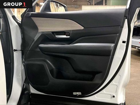 Used 2024 Toyota Grand Highlander Platinum image 23