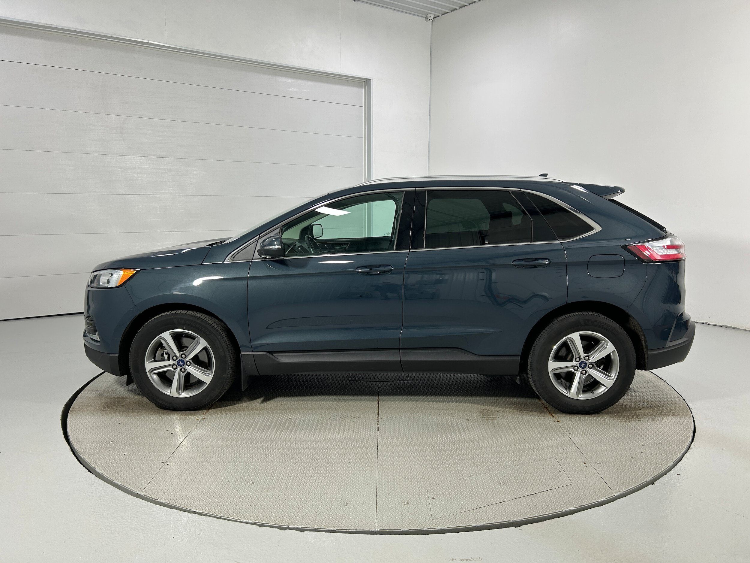 Used 2019 Ford Edge SEL w/ Equipment Group 201A AWD/4WD image 22