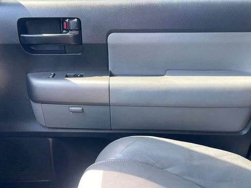 Used 2016 Toyota Sequoia SR5 w/ Premium Package AWD/4WD image 29