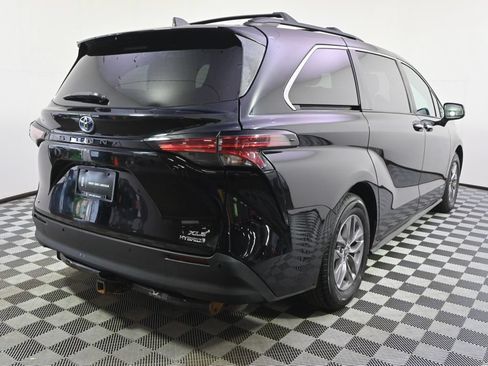Used 2021 Toyota Sienna XLE w/ XLE Plus Package AWD/4WD image 6
