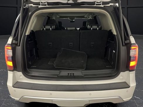 Used 2019 Ford Expedition Platinum image 16