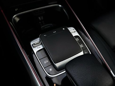 Used 2020 Mercedes-Benz GLB 250 4MATIC image 68