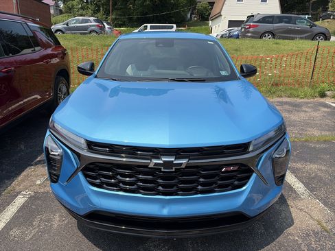 Used 2025 Chevrolet Trax RS FWD image 4