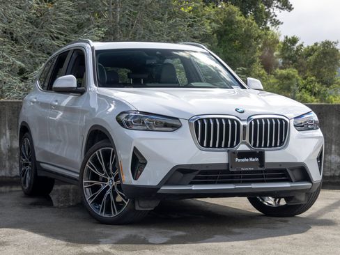 Used 2023 BMW X3 xDrive30i w/ Premium Package w/ZPA AWD/4WD image 6