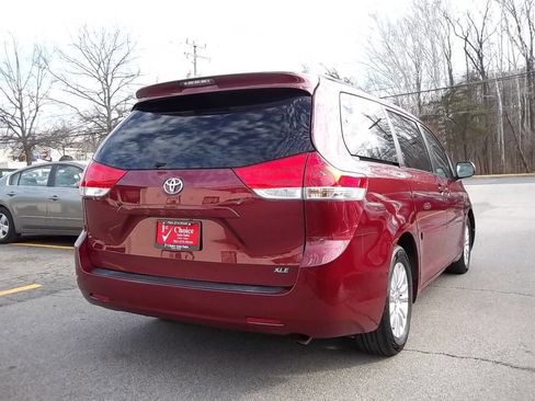 Used 2012 Toyota Sienna XLE image 2