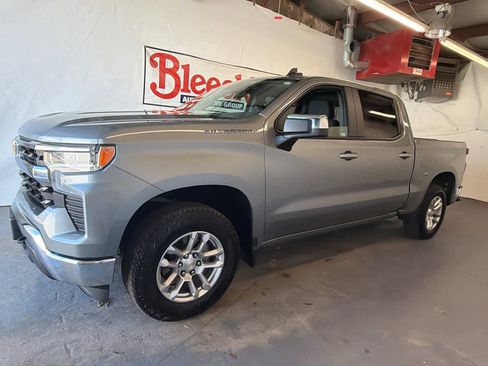 Used 2023 Chevrolet Silverado 1500 LT image 2