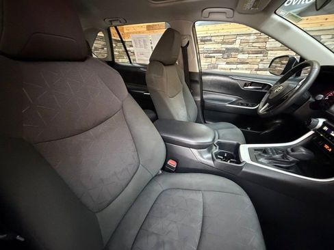 Used 2022 Toyota RAV4 XLE w/ Convenience Package image 15