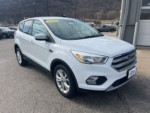 Used 2017 Ford Escape SE image 3