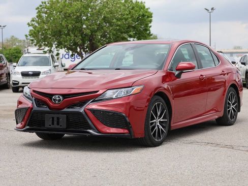 Used 2021 Toyota Camry SE w/ Cold Weather Package AWD/4WD image 6