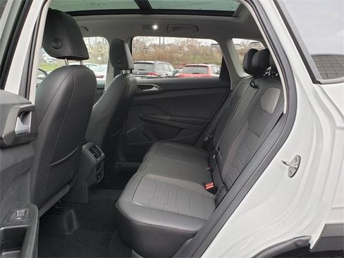 New 2025 Volkswagen Taos SE image 8