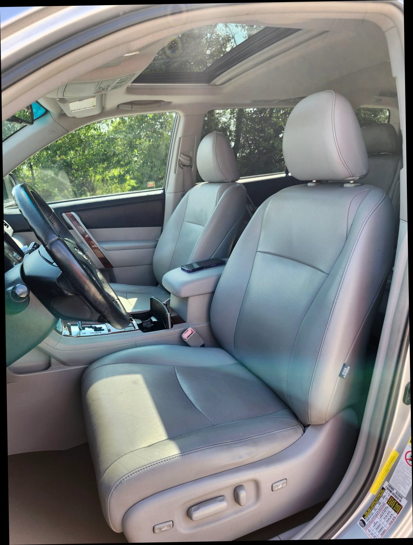 Used 2012 Toyota Highlander Limited w/ Tow Pkg FWD image 12