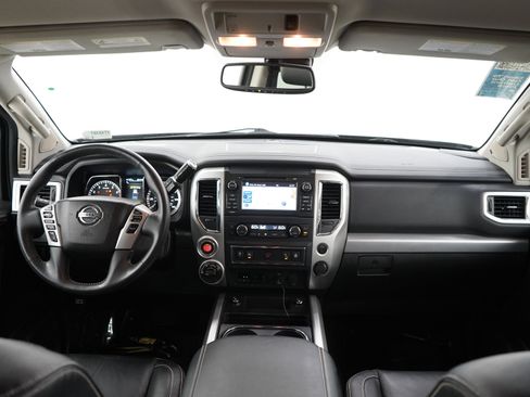 Used 2017 Nissan Titan PRO-4X w/ Pro-4x Convenience Package AWD/4WD image 13