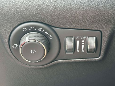 Used 2025 Jeep Compass Limited w/ Elite Group AWD/4WD image 19