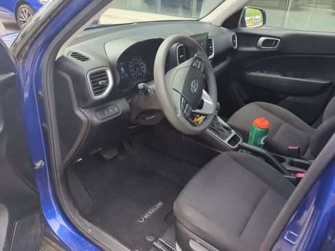 Used 2022 Hyundai Venue SE FWD image 5