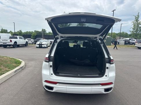 Used 2023 Jeep Grand Cherokee Summit w/ Luxury Tech Group V AWD/4WD image 10