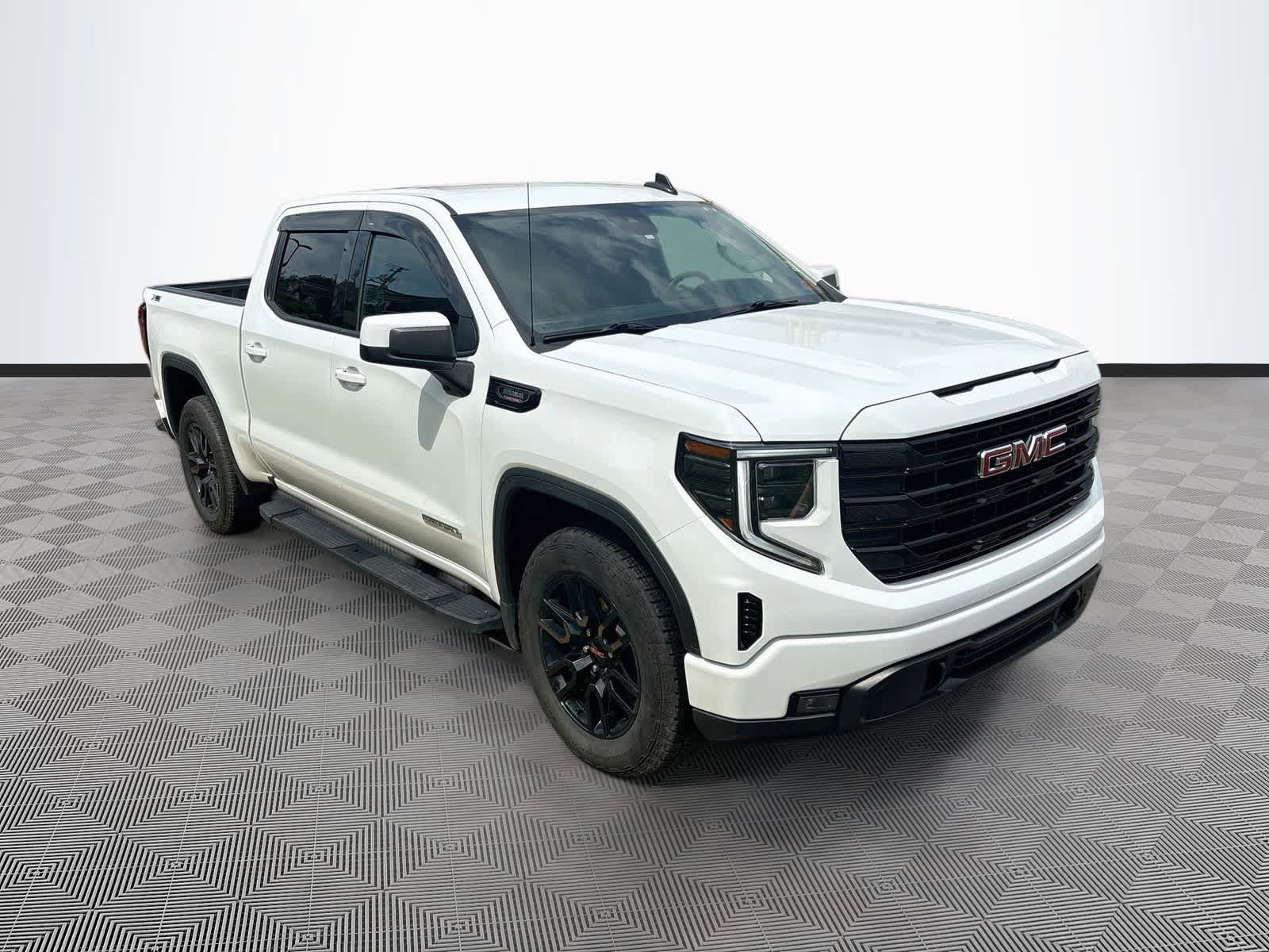 Used 2025 GMC Sierra 1500 Elevation w/ Preferred Package AWD/4WD image 3