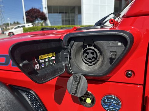 Used 2022 Jeep Wrangler Unlimited Rubicon 4xe w/ Cold Weather Group AWD/4WD image 12