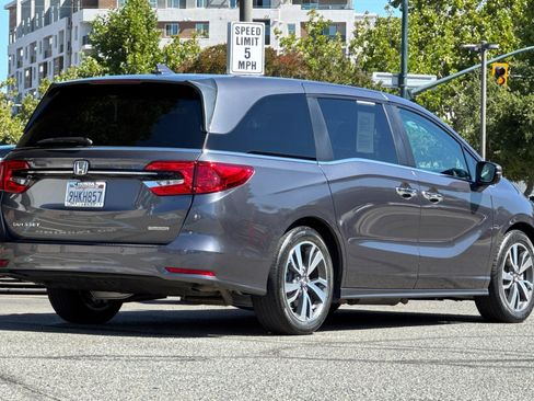 Used 2023 Honda Odyssey Touring image 4