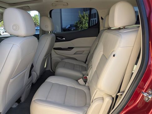 Used 2021 GMC Acadia Denali w/ Denali Technology Package image 12