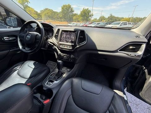 Used 2019 Jeep Cherokee Trailhawk AWD/4WD image 9
