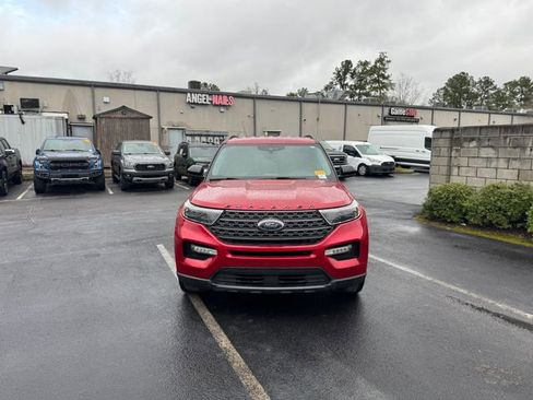 Used 2023 Ford Explorer XLT w/ Equipment Group 202A image 3