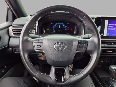 Used 2025 Toyota Camry SE FWD image 15