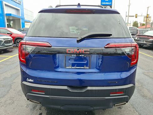 Used 2023 GMC Acadia SLT w/ Elevation Edition image 4