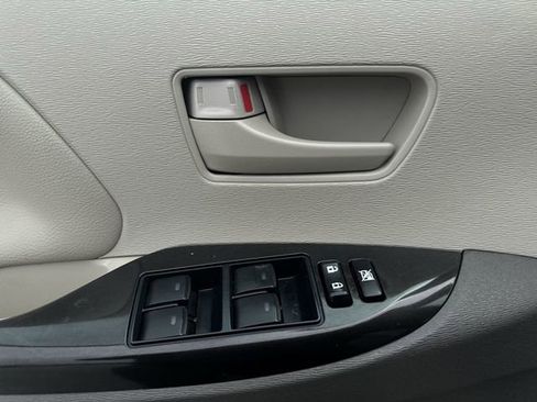 Used 2012 Toyota Sienna LE w/ Towing Pkg FWD image 21