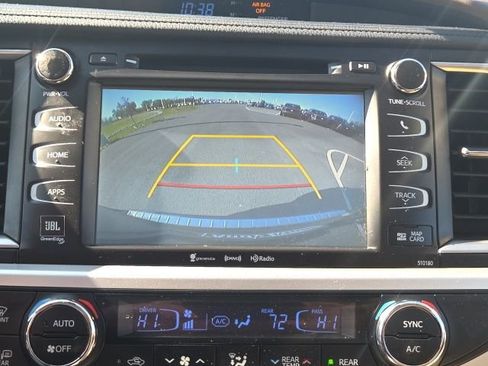 Used 2018 Toyota Highlander Limited FWD image 34