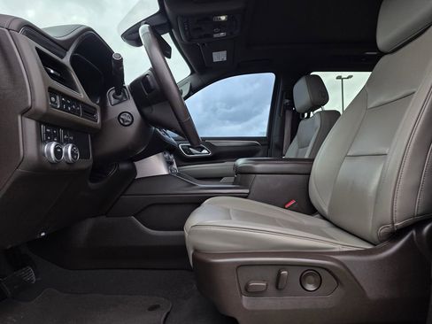 Used 2022 GMC Yukon SLT w/ SLT Premium Package AWD/4WD image 11
