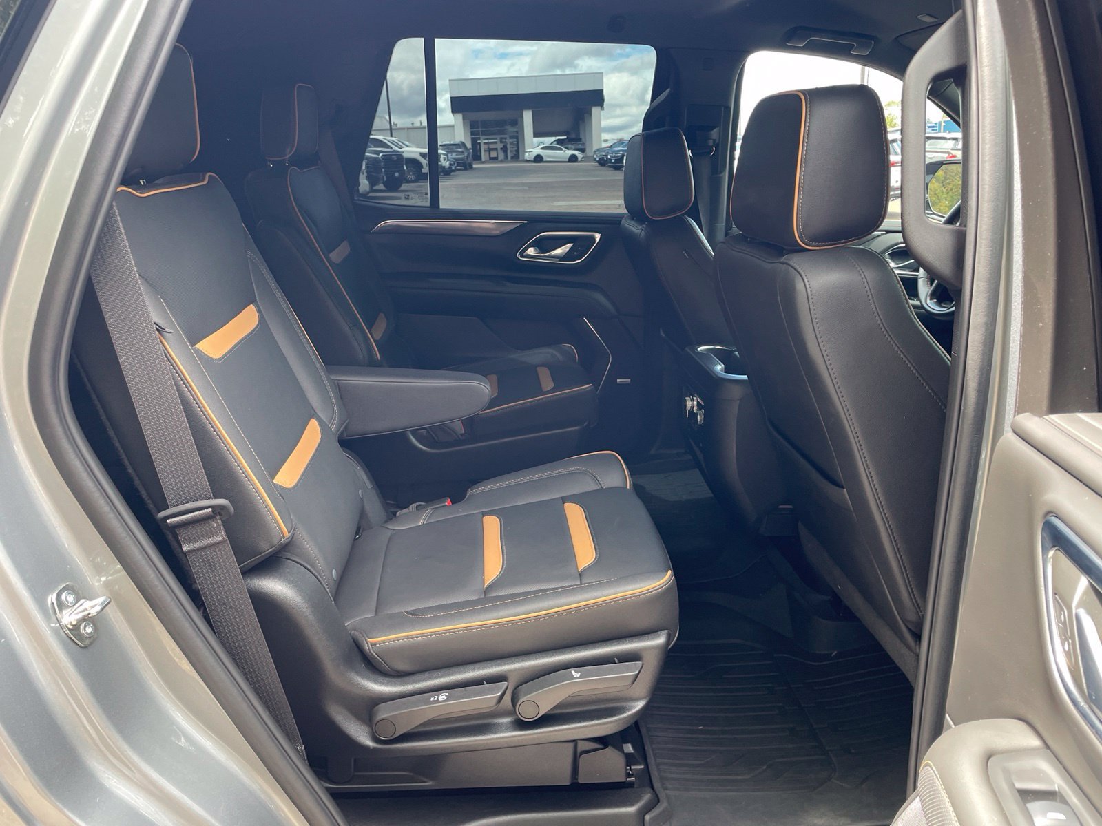 Used 2024 GMC Yukon AT4 w/ Technology Package AWD/4WD image 38