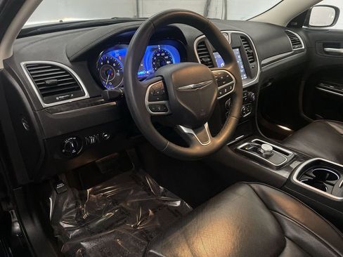 Used 2023 Chrysler 300 Touring L w/ Popular Equipment Group image 4