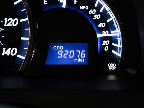 Used 2012 Toyota Camry LE FWD image 22