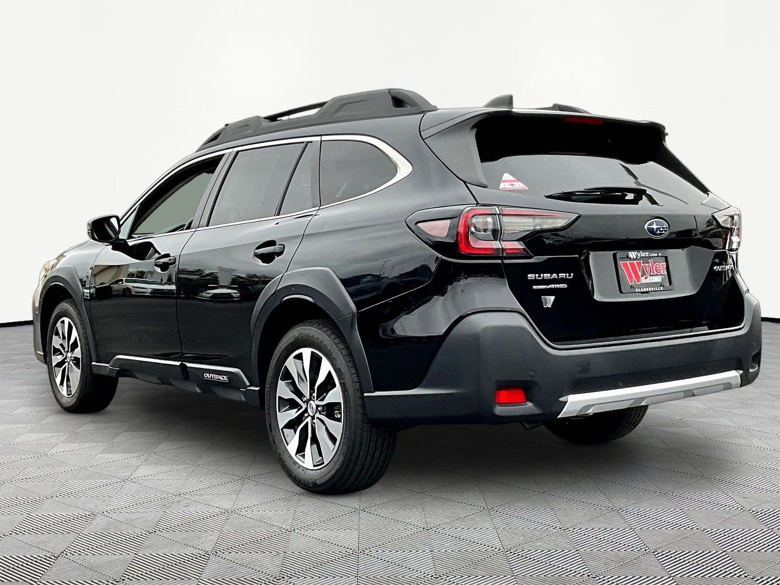 Used 2025 Subaru Outback Limited AWD/4WD image 4