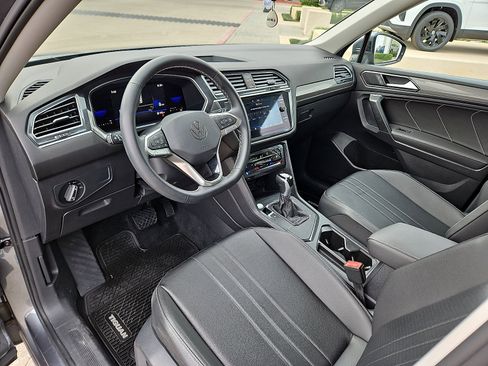 Certified 2022 Volkswagen Tiguan SE image 10