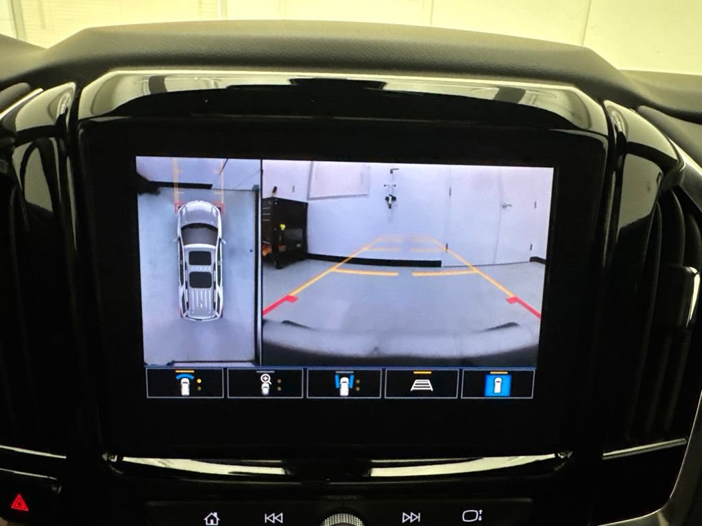 Used 2023 Chevrolet Traverse LT w/ LT Premium Package AWD/4WD image 35