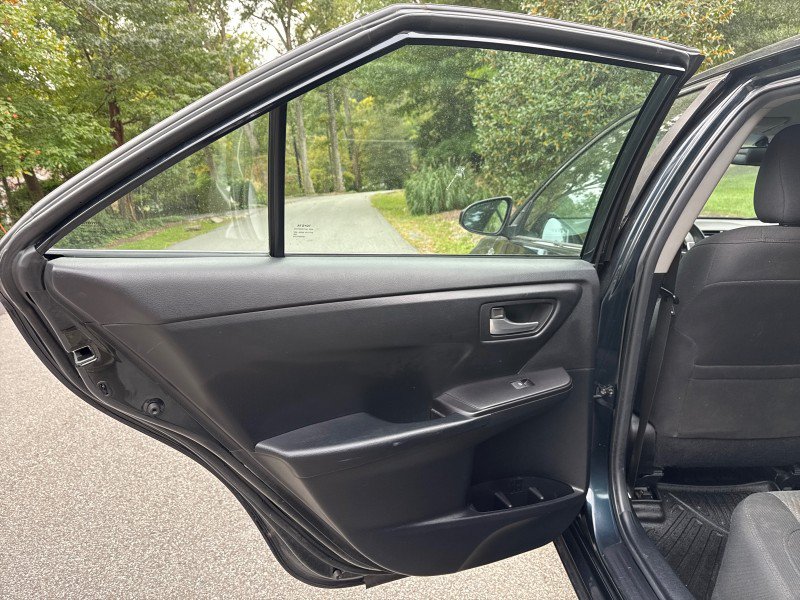 Used 2015 Toyota Camry LE FWD image 13