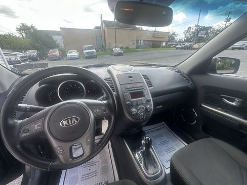Used 2013 Kia Soul + FWD image 14