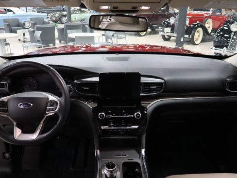 Used 2021 Ford Explorer Limited w/ Equipment Group 301A image 12