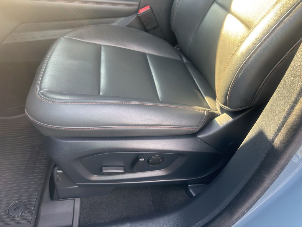 Used 2025 Ford Explorer Active w/ Active Comfort Package AWD/4WD image 13