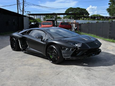 Used 2018 Lamborghini Aventador S AWD/4WD image 1