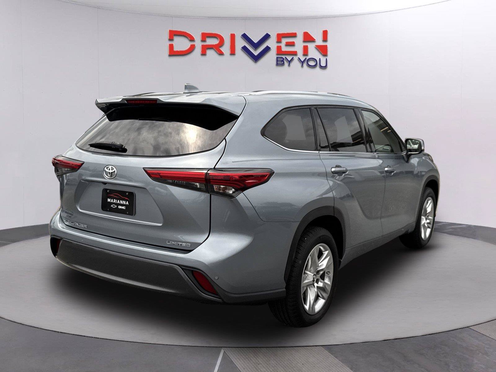 Used 2021 Toyota Highlander Limited FWD image 4