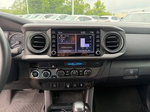 Used 2021 Toyota Tacoma TRD Off-Road AWD/4WD image 15